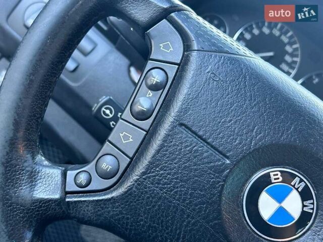 Черный БМВ Х5, объемом двигателя 4.4 л и пробегом 311 тыс. км за 9500 $, фото 19 на Automoto.ua