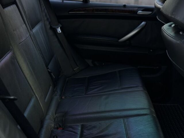 Черный БМВ Х5, объемом двигателя 3 л и пробегом 350 тыс. км за 6100 $, фото 17 на Automoto.ua
