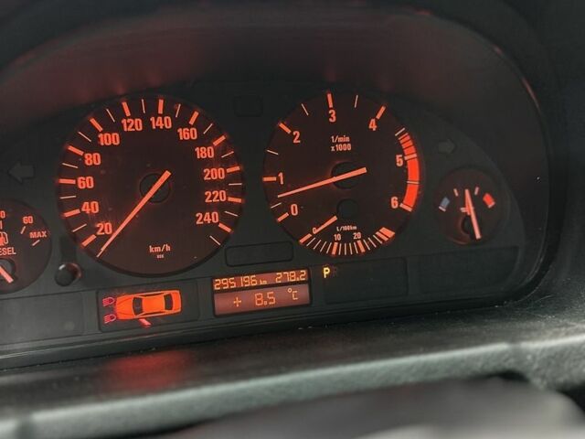 Чорний БМВ Х5, об'ємом двигуна 3 л та пробігом 295 тис. км за 6300 $, фото 18 на Automoto.ua