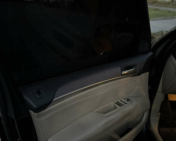 Черный БМВ Х5, объемом двигателя 3 л и пробегом 307 тыс. км за 11000 $, фото 6 на Automoto.ua