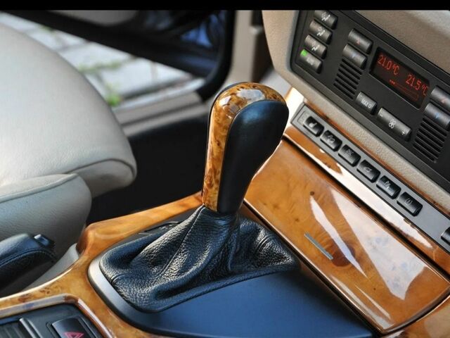 Чорний БМВ Х5, об'ємом двигуна 3 л та пробігом 213 тис. км за 3567 $, фото 16 на Automoto.ua