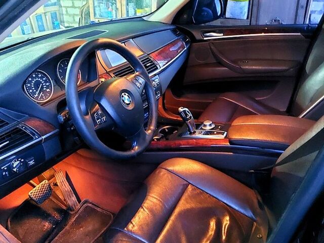 Черный БМВ Х5, объемом двигателя 3 л и пробегом 270 тыс. км за 12500 $, фото 5 на Automoto.ua