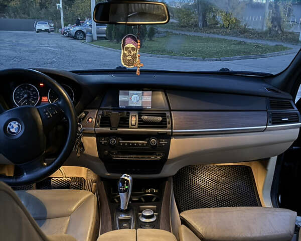 Черный БМВ Х5, объемом двигателя 3 л и пробегом 307 тыс. км за 11000 $, фото 4 на Automoto.ua