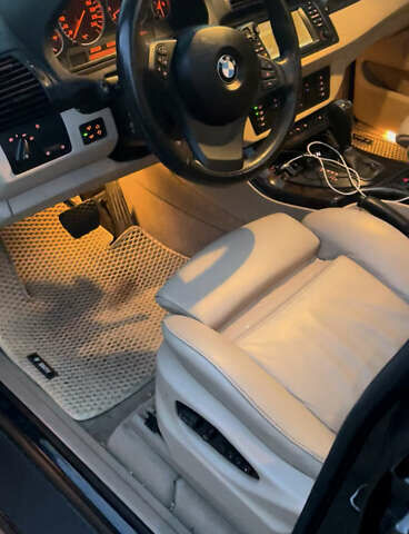 Чорний БМВ Х5, об'ємом двигуна 4.4 л та пробігом 165 тис. км за 12000 $, фото 3 на Automoto.ua