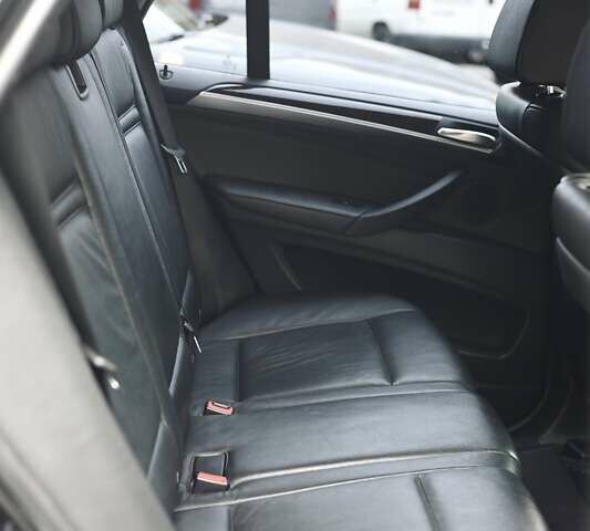 Черный БМВ Х5, объемом двигателя 3 л и пробегом 153 тыс. км за 14000 $, фото 6 на Automoto.ua