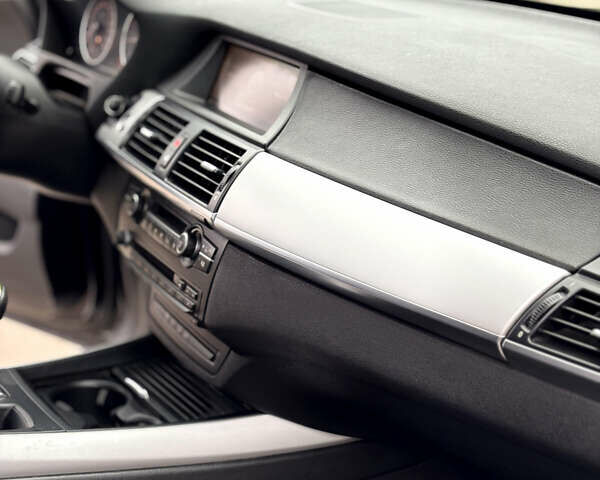 Черный БМВ Х5, объемом двигателя 2.99 л и пробегом 400 тыс. км за 13700 $, фото 28 на Automoto.ua