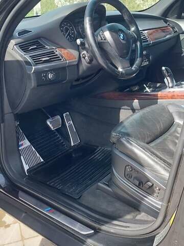 Черный БМВ Х5, объемом двигателя 4.8 л и пробегом 300 тыс. км за 9000 $, фото 1 на Automoto.ua