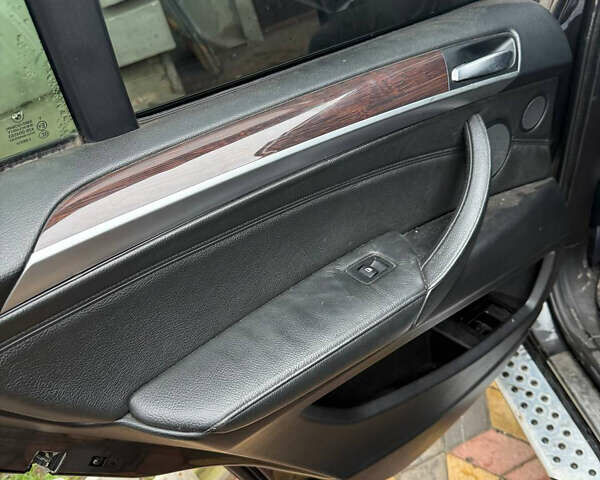 Черный БМВ Х5, объемом двигателя 4.8 л и пробегом 200 тыс. км за 8200 $, фото 9 на Automoto.ua