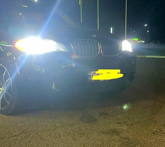 Чорний БМВ Х5, об'ємом двигуна 3 л та пробігом 298 тис. км за 15100 $, фото 2 на Automoto.ua