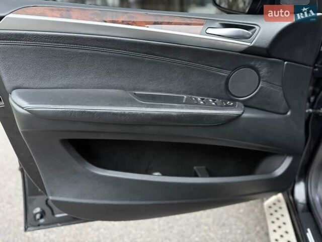 Чорний БМВ Х5, об'ємом двигуна 3 л та пробігом 364 тис. км за 8999 $, фото 14 на Automoto.ua