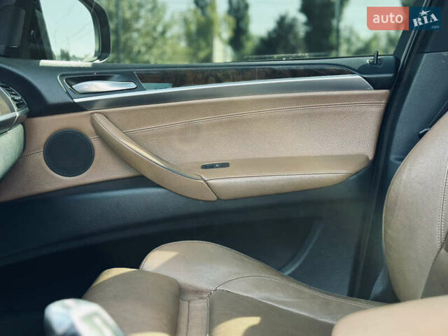 Чорний БМВ Х5, об'ємом двигуна 3 л та пробігом 321 тис. км за 13000 $, фото 30 на Automoto.ua