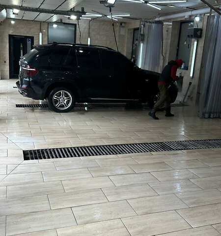 Чорний БМВ Х5, об'ємом двигуна 4.8 л та пробігом 242 тис. км за 10000 $, фото 4 на Automoto.ua