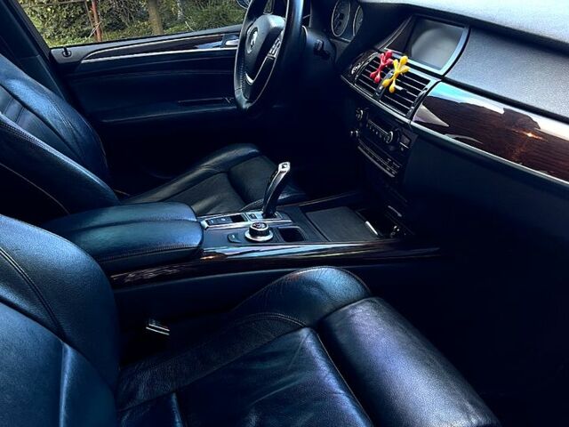 Черный БМВ Х5, объемом двигателя 3 л и пробегом 360 тыс. км за 9500 $, фото 5 на Automoto.ua