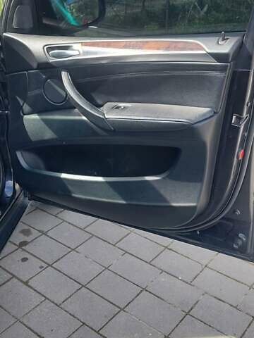 Черный БМВ Х5, объемом двигателя 4.8 л и пробегом 300 тыс. км за 9000 $, фото 10 на Automoto.ua