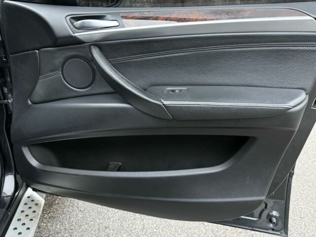 Черный БМВ Х5, объемом двигателя 3 л и пробегом 364 тыс. км за 8900 $, фото 20 на Automoto.ua