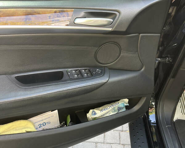 Черный БМВ Х5, объемом двигателя 4.8 л и пробегом 385 тыс. км за 11000 $, фото 16 на Automoto.ua