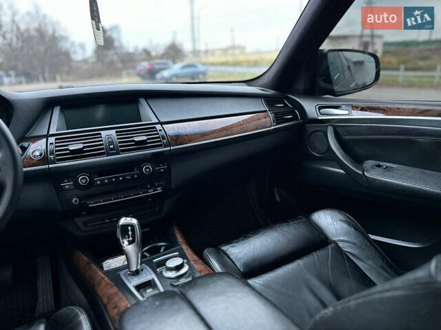 Черный БМВ Х5, объемом двигателя 3 л и пробегом 270 тыс. км за 12250 $, фото 80 на Automoto.ua