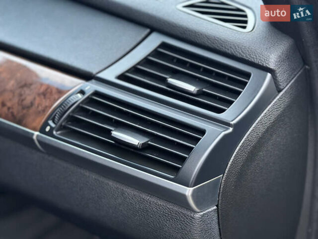Черный БМВ Х5, объемом двигателя 3 л и пробегом 270 тыс. км за 12250 $, фото 96 на Automoto.ua