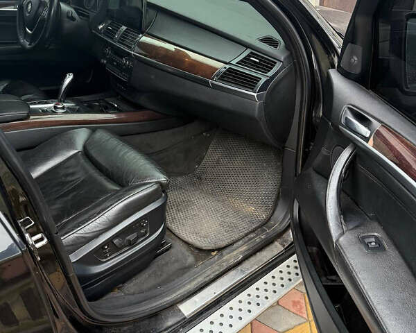 Черный БМВ Х5, объемом двигателя 4.8 л и пробегом 200 тыс. км за 8200 $, фото 5 на Automoto.ua