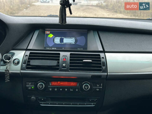 Черный БМВ Х5, объемом двигателя 2.99 л и пробегом 258 тыс. км за 15000 $, фото 14 на Automoto.ua