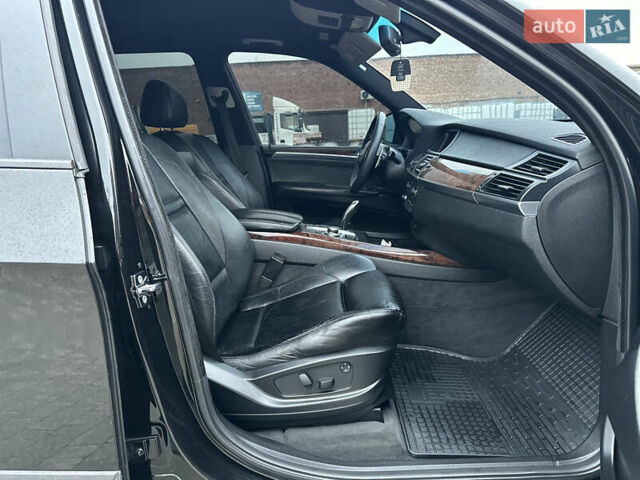 Черный БМВ Х5, объемом двигателя 3 л и пробегом 270 тыс. км за 12250 $, фото 90 на Automoto.ua