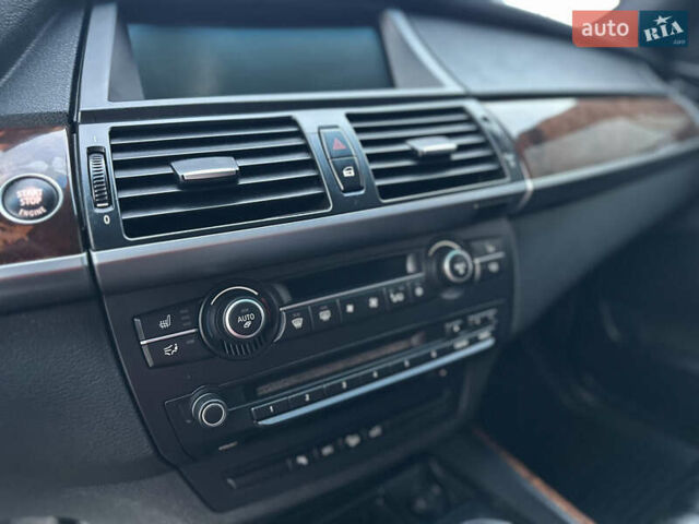 Черный БМВ Х5, объемом двигателя 3 л и пробегом 270 тыс. км за 12250 $, фото 59 на Automoto.ua