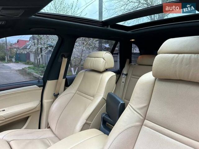Чорний БМВ Х5, об'ємом двигуна 4.8 л та пробігом 242 тис. км за 10000 $, фото 11 на Automoto.ua