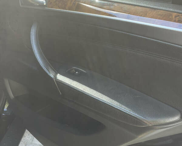 Черный БМВ Х5, объемом двигателя 4.8 л и пробегом 385 тыс. км за 11000 $, фото 10 на Automoto.ua