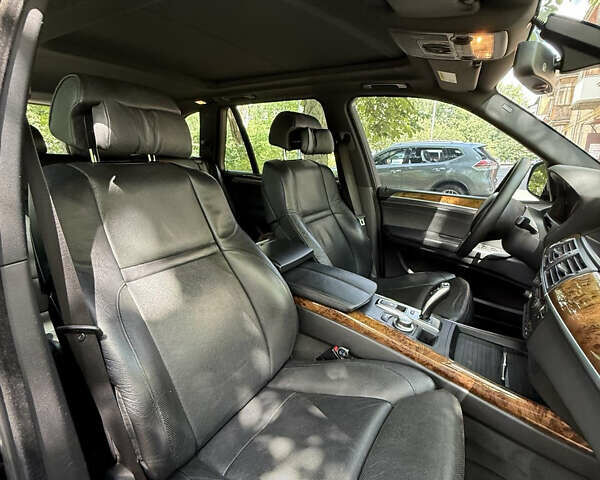 Черный БМВ Х5, объемом двигателя 4.8 л и пробегом 330 тыс. км за 11000 $, фото 13 на Automoto.ua