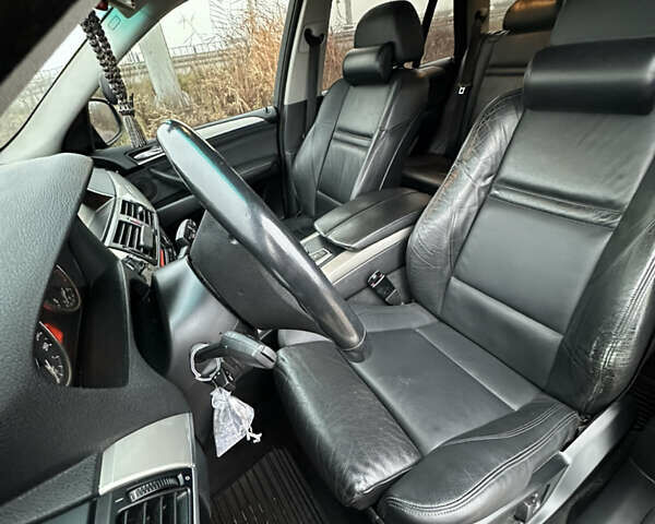 Черный БМВ Х5, объемом двигателя 2.99 л и пробегом 258 тыс. км за 15000 $, фото 19 на Automoto.ua