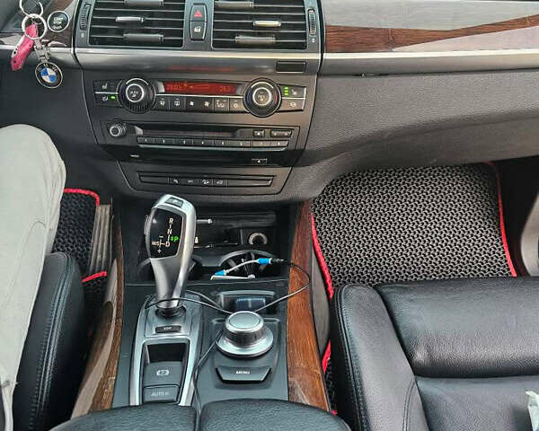 Черный БМВ Х5, объемом двигателя 4.8 л и пробегом 200 тыс. км за 14500 $, фото 9 на Automoto.ua