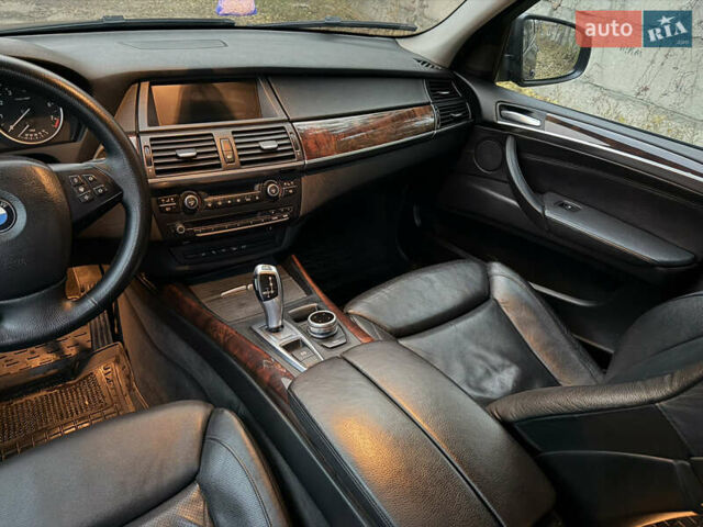 Черный БМВ Х5, объемом двигателя 3 л и пробегом 265 тыс. км за 12500 $, фото 38 на Automoto.ua