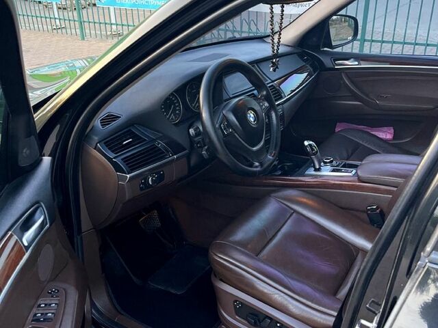 Чорний БМВ Х5, об'ємом двигуна 3 л та пробігом 300 тис. км за 13500 $, фото 5 на Automoto.ua