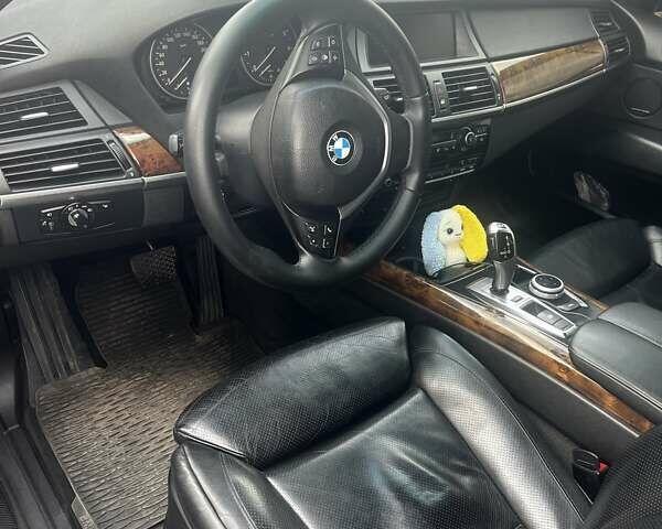 Черный БМВ Х5, объемом двигателя 4.8 л и пробегом 358 тыс. км за 10000 $, фото 7 на Automoto.ua