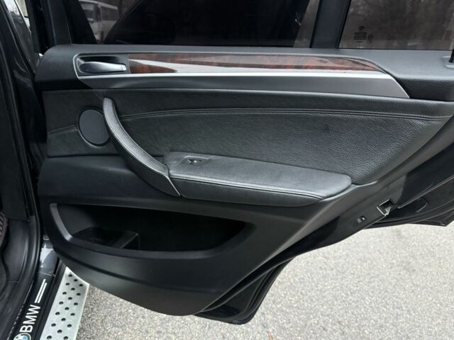 Черный БМВ Х5, объемом двигателя 3 л и пробегом 364 тыс. км за 8900 $, фото 22 на Automoto.ua