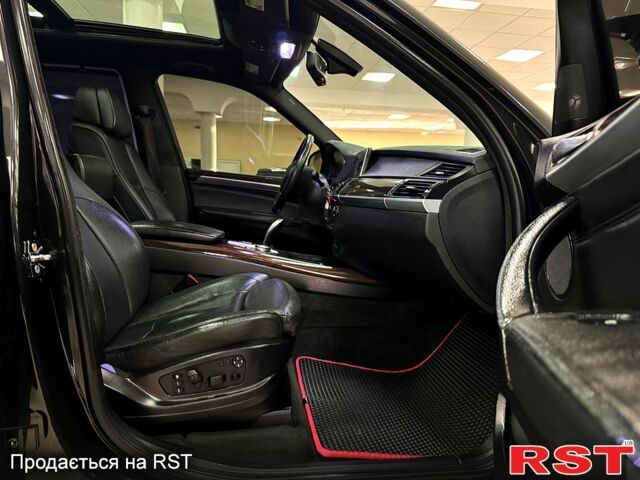 Черный БМВ Х5, объемом двигателя 4.8 л и пробегом 210 тыс. км за 11000 $, фото 6 на Automoto.ua