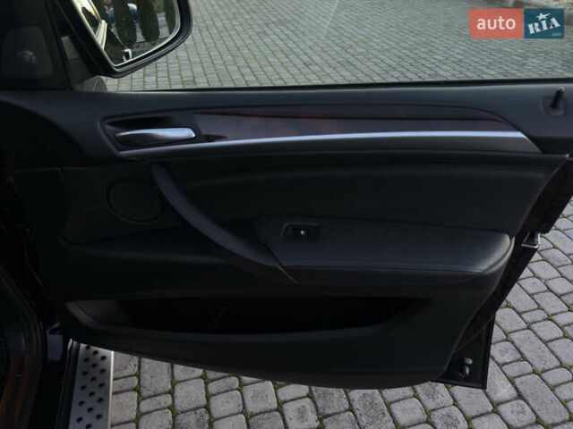 Чорний БМВ Х5, об'ємом двигуна 3 л та пробігом 110 тис. км за 12900 $, фото 102 на Automoto.ua