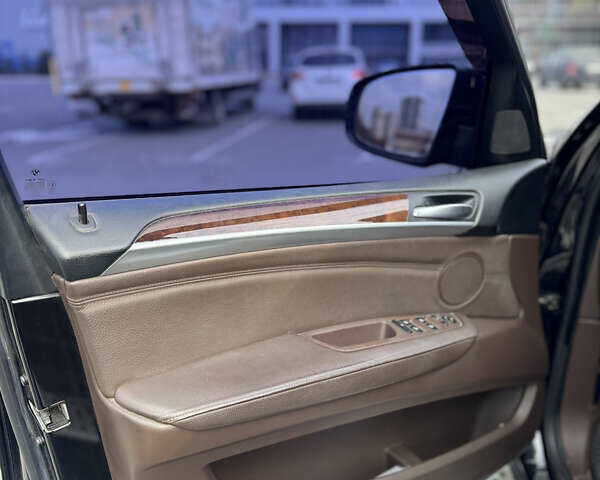 Черный БМВ Х5, объемом двигателя 3 л и пробегом 216 тыс. км за 12000 $, фото 9 на Automoto.ua