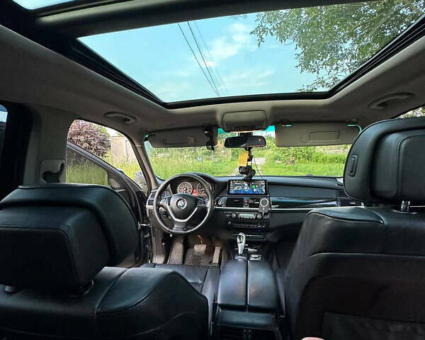 Черный БМВ Х5, объемом двигателя 3 л и пробегом 300 тыс. км за 11700 $, фото 18 на Automoto.ua