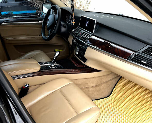 Чорний БМВ Х5, об'ємом двигуна 4.8 л та пробігом 230 тис. км за 14000 $, фото 6 на Automoto.ua