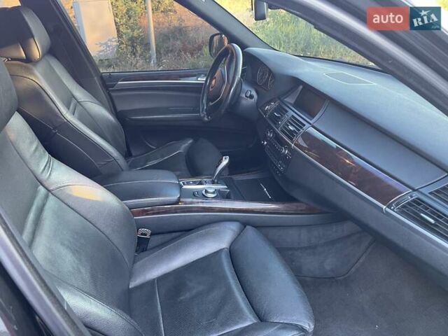 Черный БМВ Х5, объемом двигателя 4.8 л и пробегом 292 тыс. км за 12800 $, фото 6 на Automoto.ua