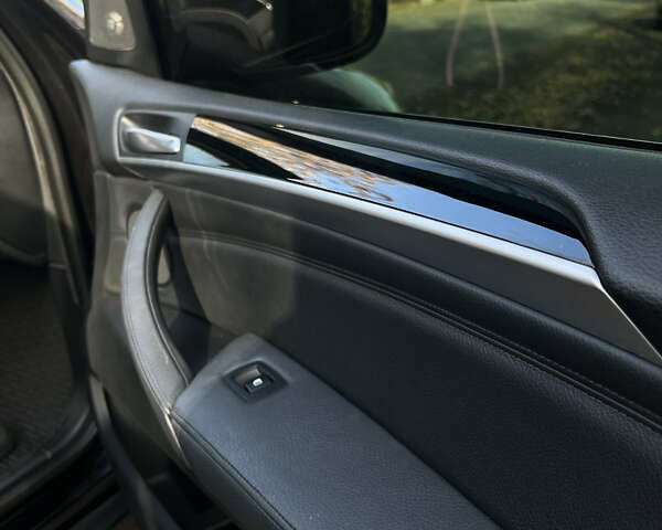 Черный БМВ Х5, объемом двигателя 4.8 л и пробегом 190 тыс. км за 22000 $, фото 17 на Automoto.ua