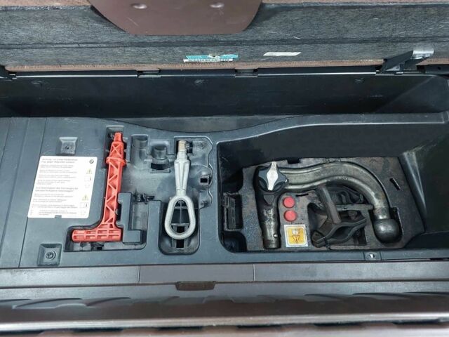 Черный БМВ Х5, объемом двигателя 3 л и пробегом 250 тыс. км за 16000 $, фото 15 на Automoto.ua