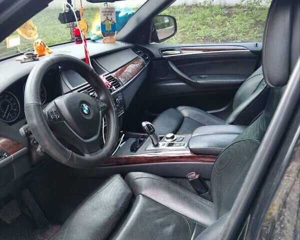 Черный БМВ Х5, объемом двигателя 4.8 л и пробегом 320 тыс. км за 15000 $, фото 3 на Automoto.ua