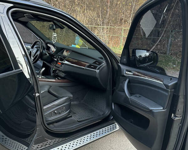 Черный БМВ Х5, объемом двигателя 4.8 л и пробегом 268 тыс. км за 15900 $, фото 7 на Automoto.ua