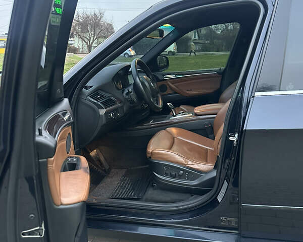 Чорний БМВ Х5, об'ємом двигуна 4.8 л та пробігом 293 тис. км за 12500 $, фото 6 на Automoto.ua