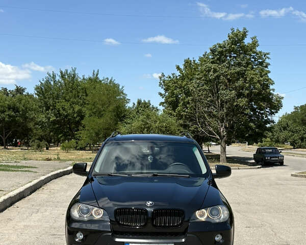 Черный БМВ Х5, объемом двигателя 3 л и пробегом 320 тыс. км за 14699 $, фото 1 на Automoto.ua