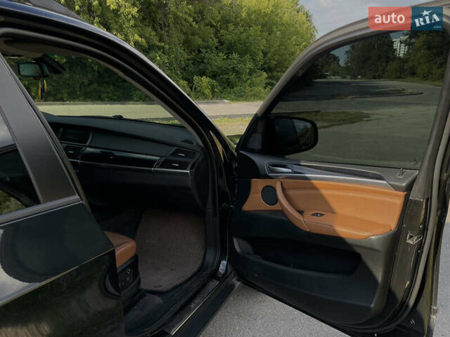 Чорний БМВ Х5, об'ємом двигуна 2.99 л та пробігом 391 тис. км за 15000 $, фото 16 на Automoto.ua