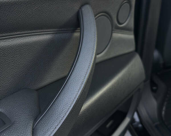Чорний БМВ Х5, об'ємом двигуна 3 л та пробігом 110 тис. км за 12900 $, фото 66 на Automoto.ua