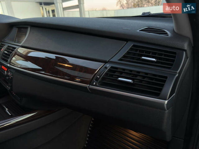 Чорний БМВ Х5, об'ємом двигуна 3 л та пробігом 110 тис. км за 12900 $, фото 100 на Automoto.ua